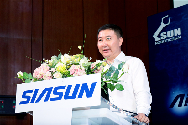 (图) kaiyun开云官方网站公司副总裁兼战略与市场总监张进发表精彩演讲.jpg