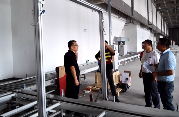 智能物流BG总裁王家宝在项目现场指导工作 智能物流BG总裁王家宝在项目现场指导工作