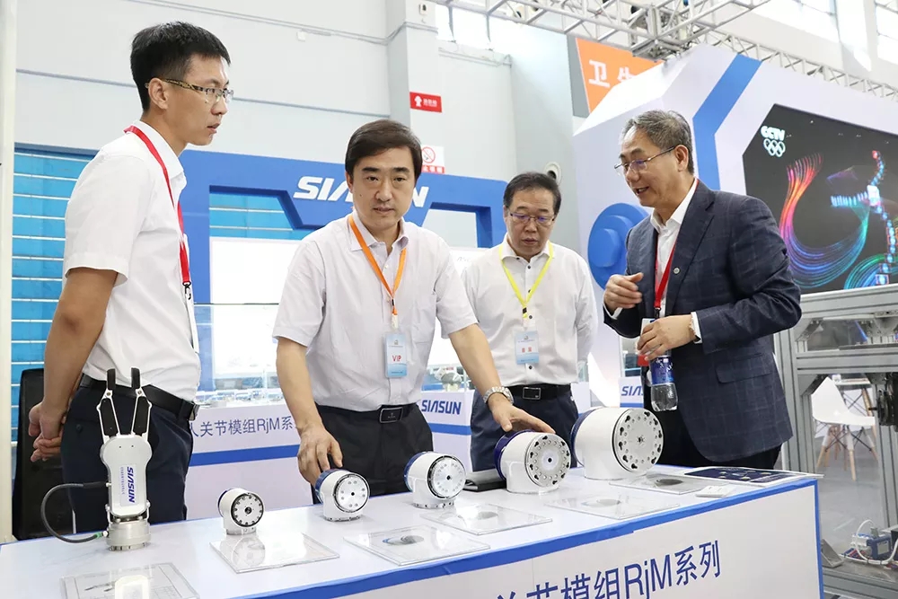 辽宁省科技厅厅长-王大南 沈阳市科技局局长-赵日刚 莅临参观 辽宁省科技厅厅长-王大南 沈阳市科技局局长-赵日刚 莅临参观